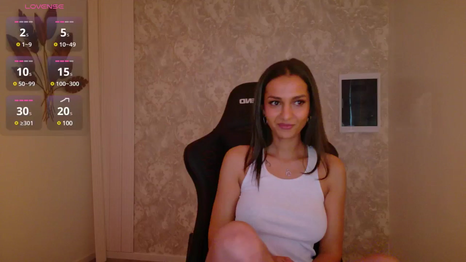 Gallery image thumbnail from Aana_lise's myfreecams stream on, 04/15/2025, 07:10 image 10 of 20