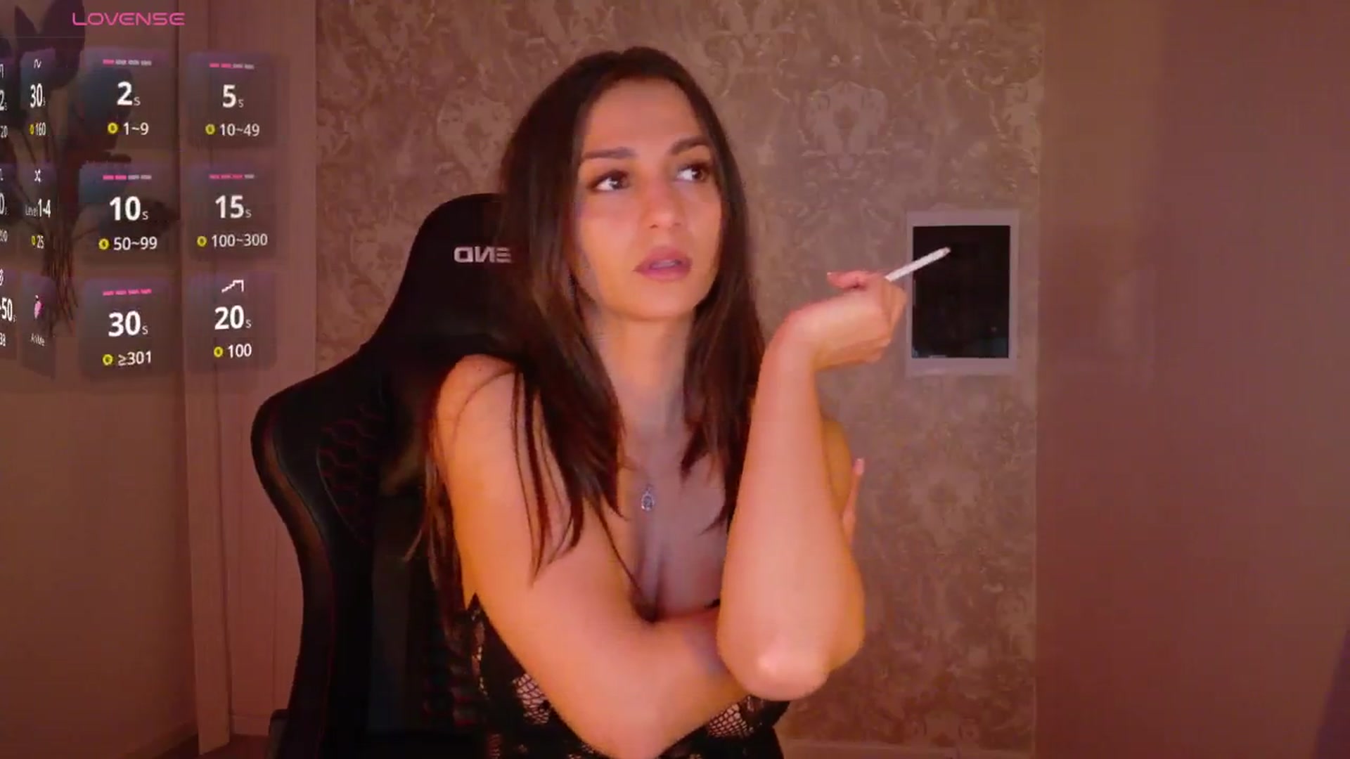 Gallery image thumbnail from Aana_lise's myfreecams stream on, 04/15/2025, 18:20 image 3 of 20