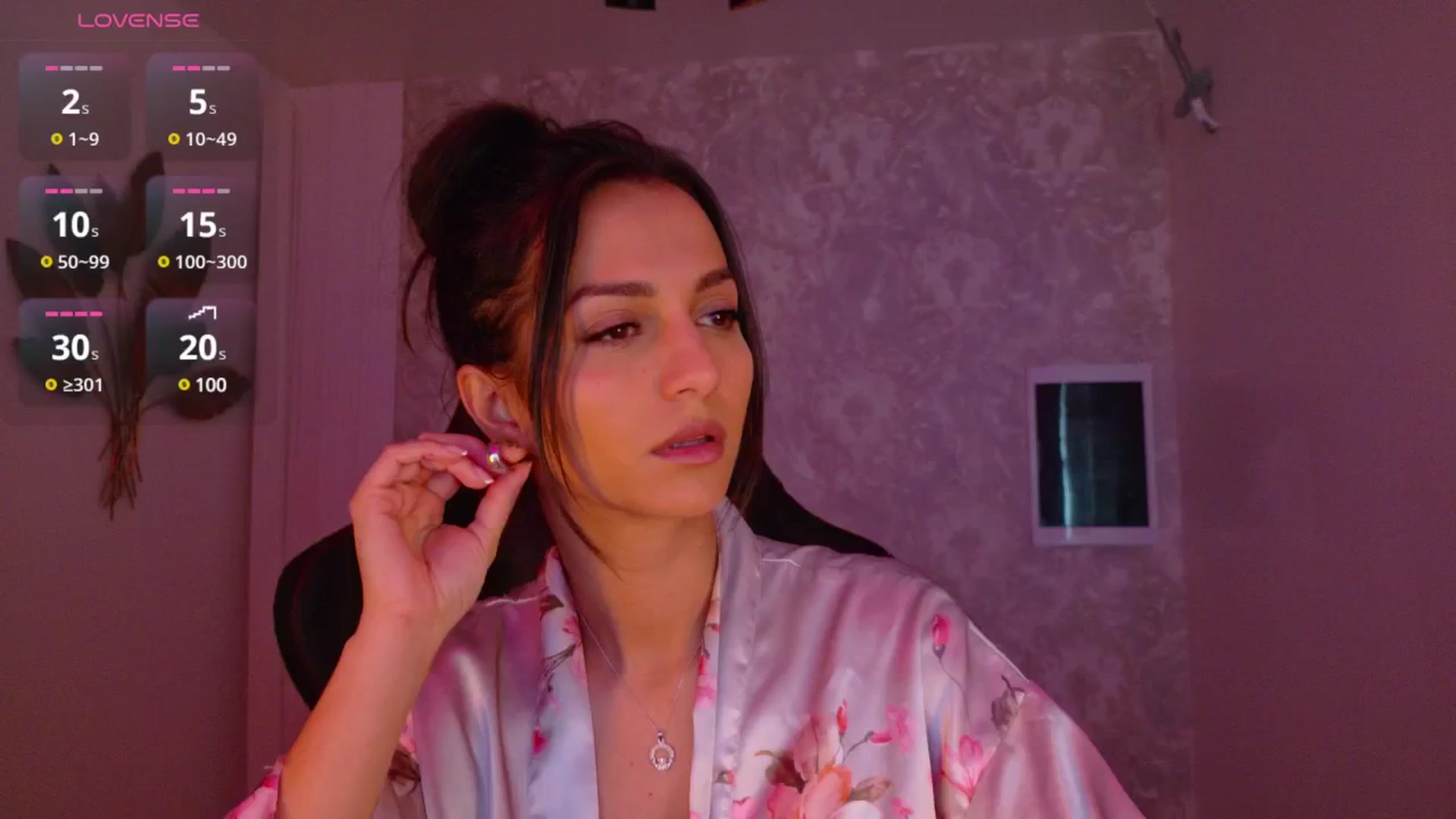Gallery image thumbnail from Aana_lise's myfreecams stream on, 04/17/2025, 07:56 image 11 of 20