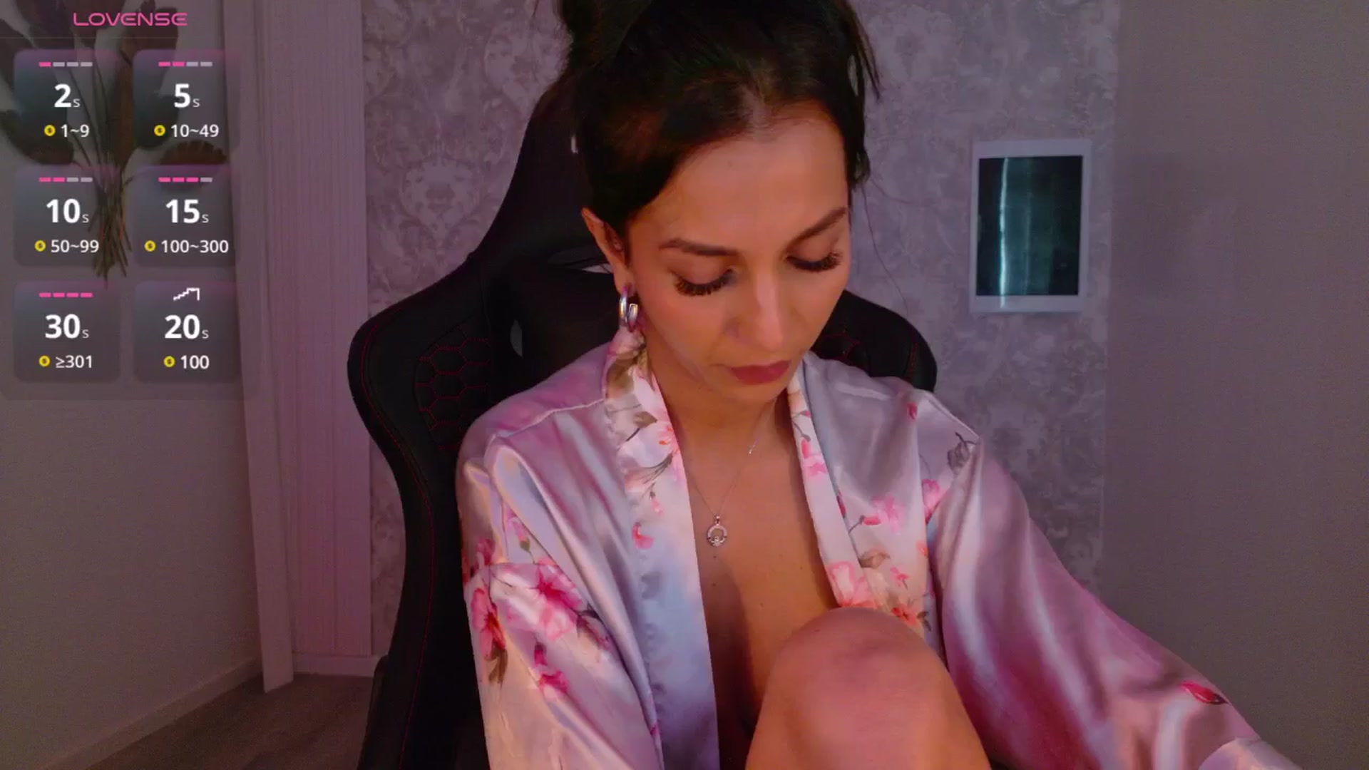 Gallery image thumbnail from Aana_lise's myfreecams stream on, 04/17/2025, 07:56 image 20 of 20