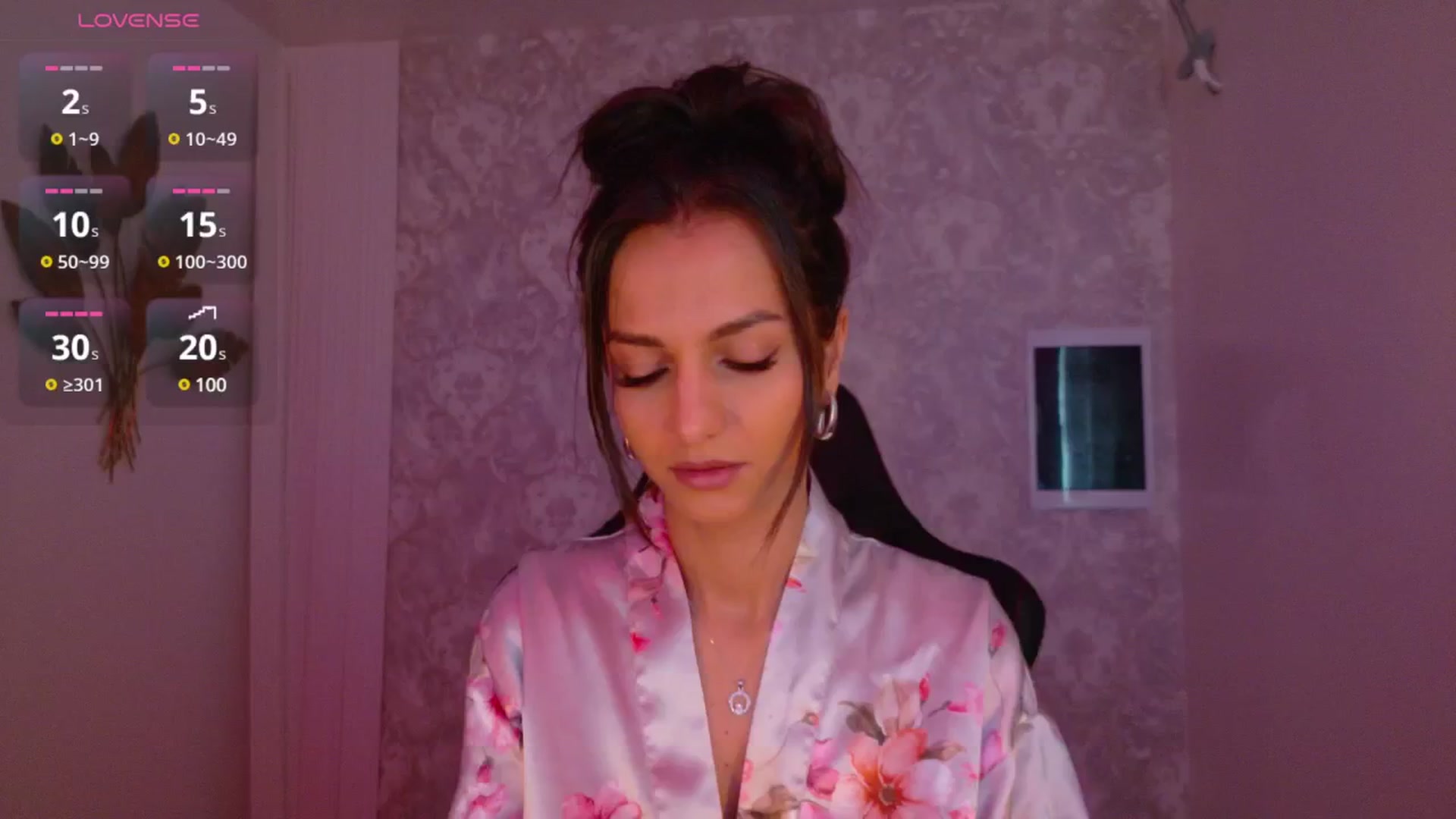 Gallery image thumbnail from Aana_lise's myfreecams stream on, 04/17/2025, 07:56 image 2 of 20