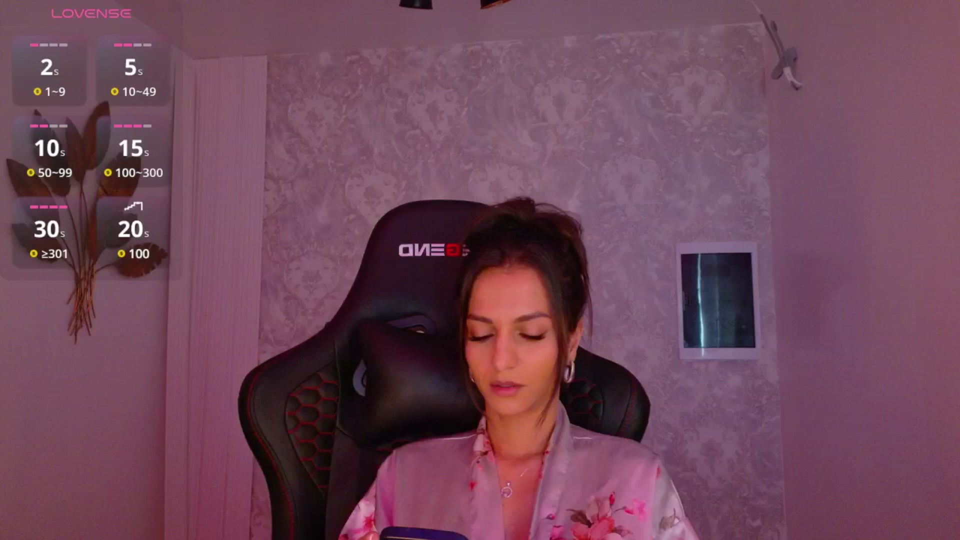 Gallery image thumbnail from Aana_lise's myfreecams stream on, 04/17/2025, 07:56 image 12 of 20