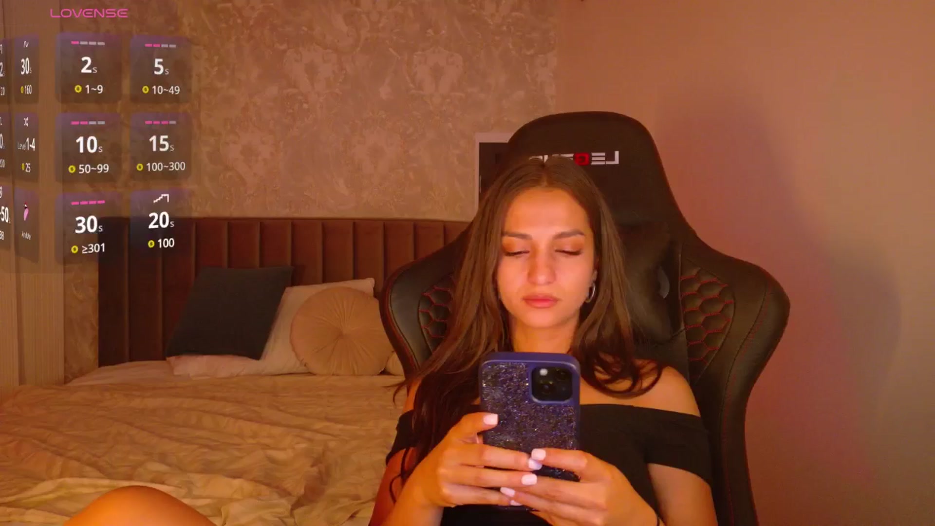 Gallery image thumbnail from Aana_lise's myfreecams stream on, 05/05/2025, 18:34 image 16 of 20