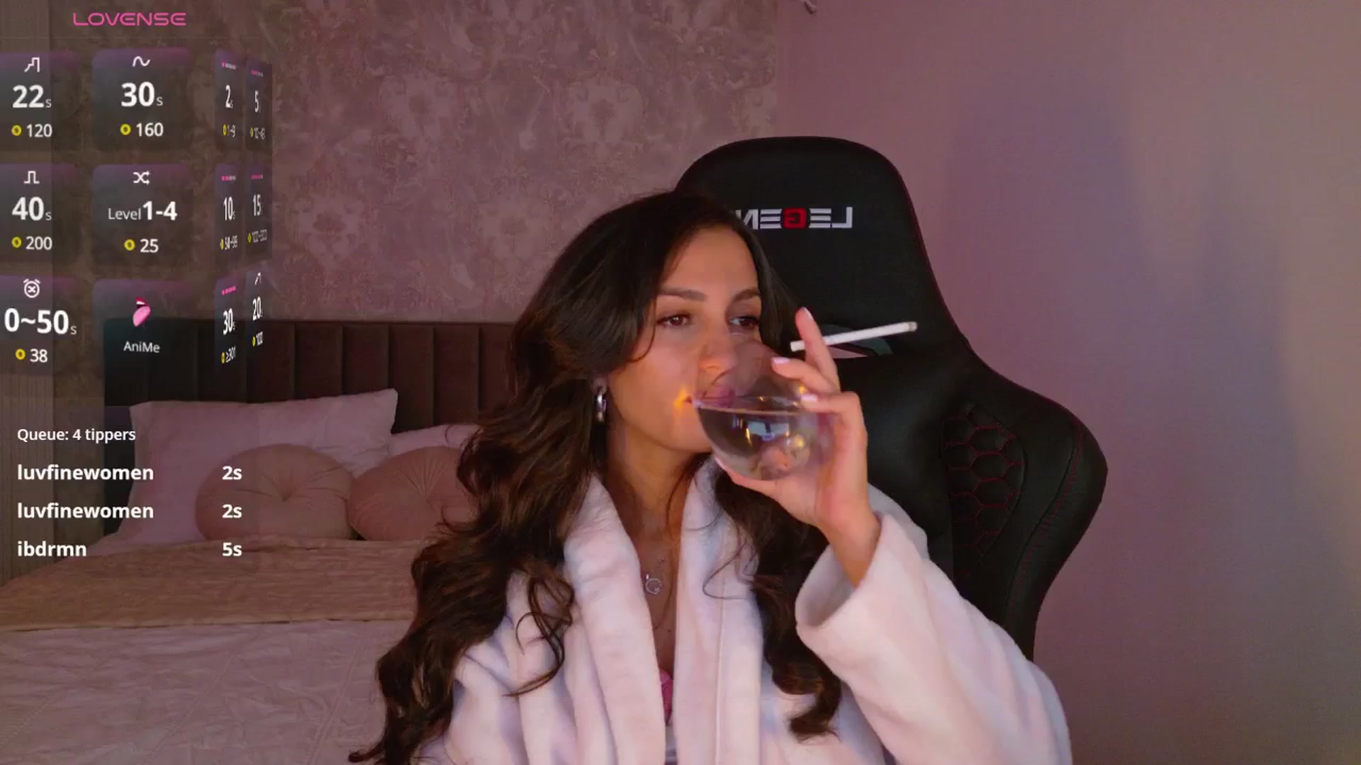 Gallery image thumbnail from Aana_lise's myfreecams stream on, 05/20/2025, 06:57 image 8 of 20