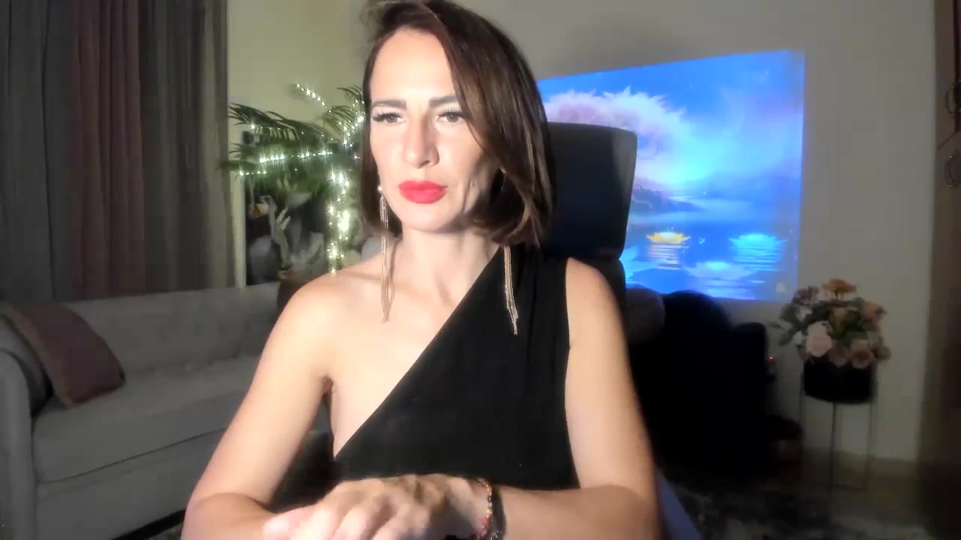 Gallery image thumbnail from AartBitchBday's myfreecams stream on, 07/02/2023, 24:00 image 12 of 20