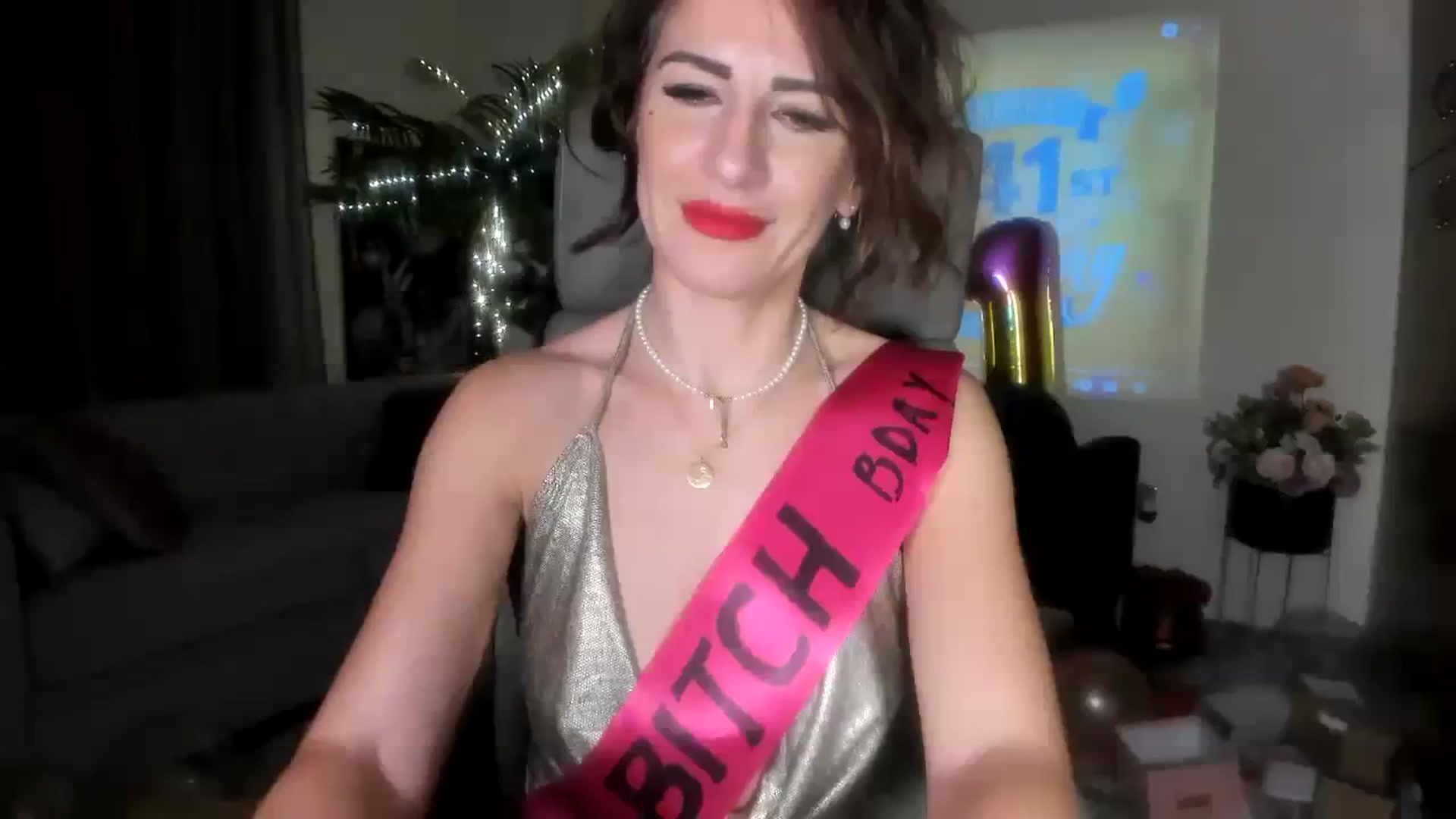Gallery image thumbnail from AartBitchBday's myfreecams stream on, 07/30/2023, 24:15 image 17 of 20