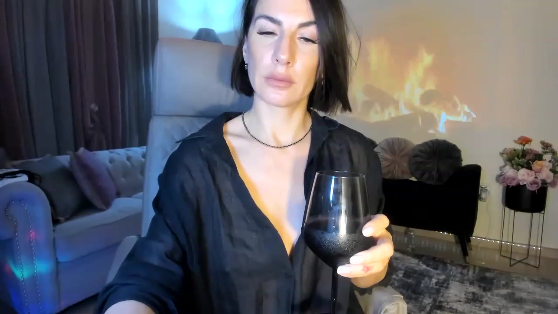 Gallery image thumbnail from Aarte_miss's myfreecams stream on, 11/23/2022, 02:11 image 7 of 20