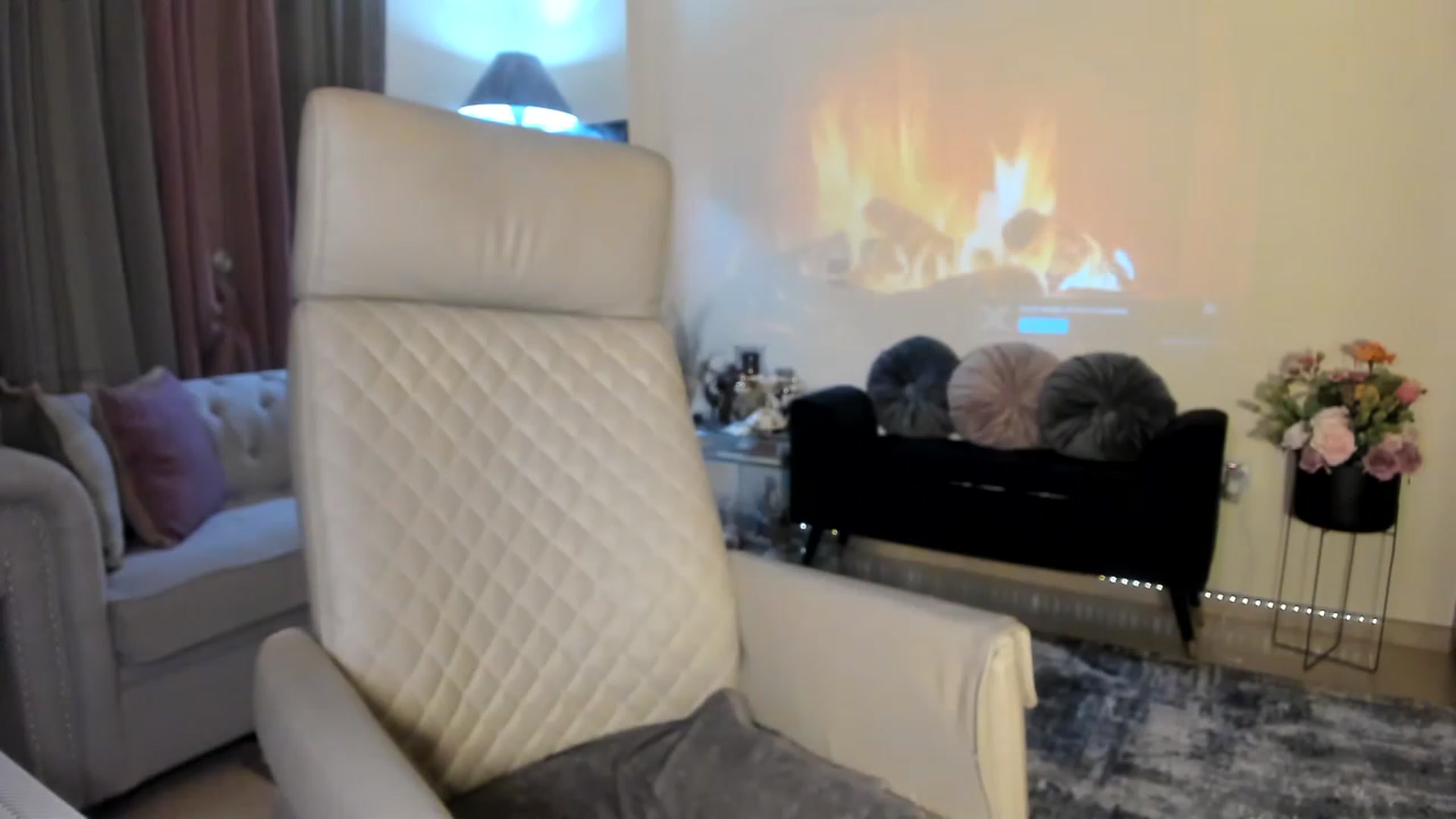 Gallery image thumbnail from Aarte_miss's myfreecams stream on, 11/26/2022, 03:10 image 9 of 20