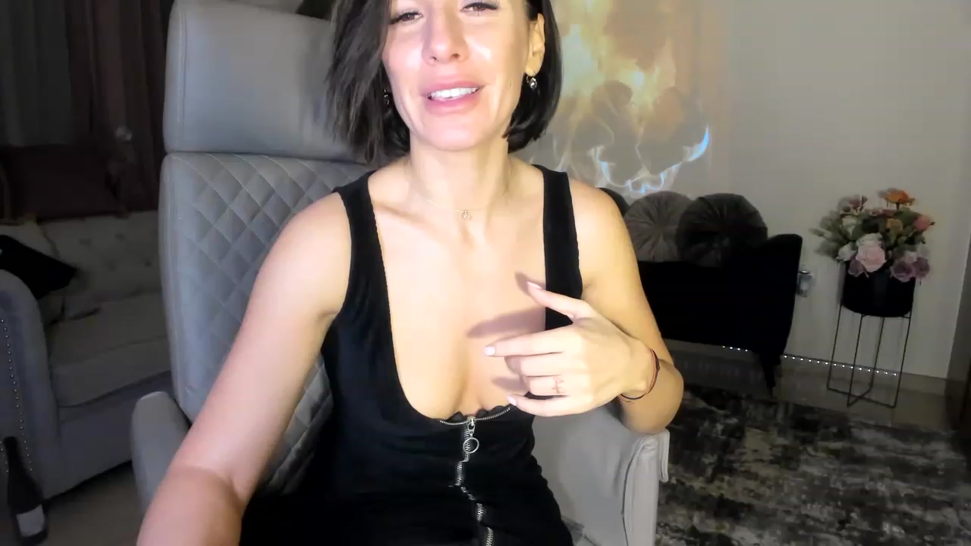 Gallery image thumbnail from Aarte_miss's myfreecams stream on, 11/27/2022, 03:39 image 7 of 20