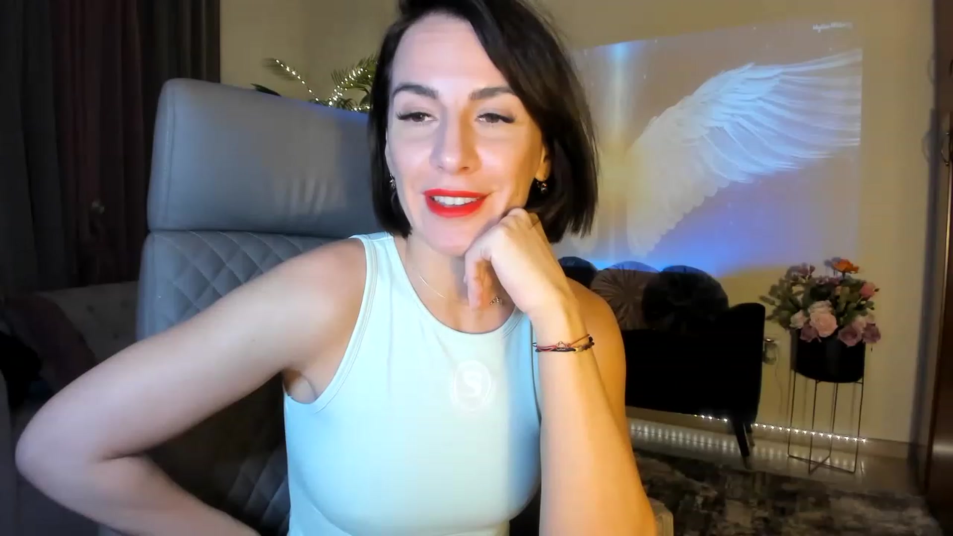 Gallery image thumbnail from Aarte_miss's myfreecams stream on, 12/03/2022, 02:57 image 4 of 20
