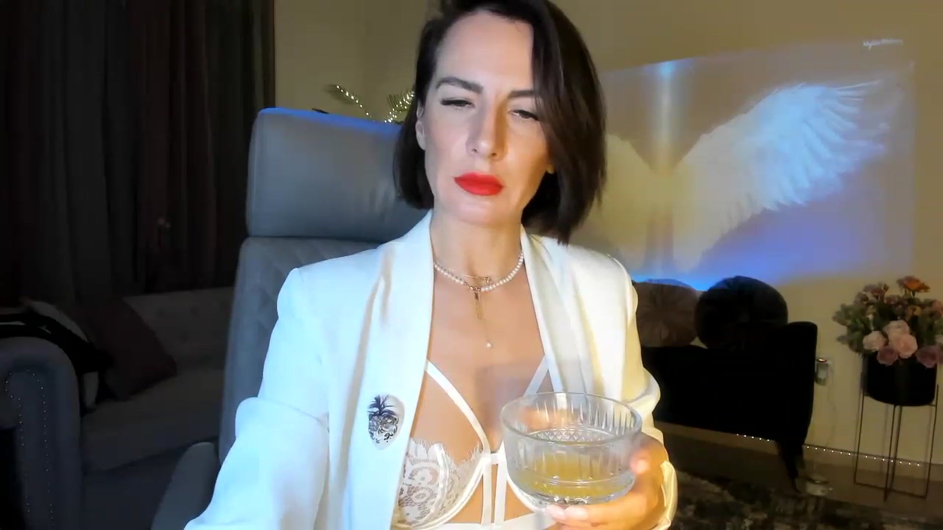 Gallery image thumbnail from Aarte_miss's myfreecams stream on, 12/06/2022, 23:23 image 12 of 20