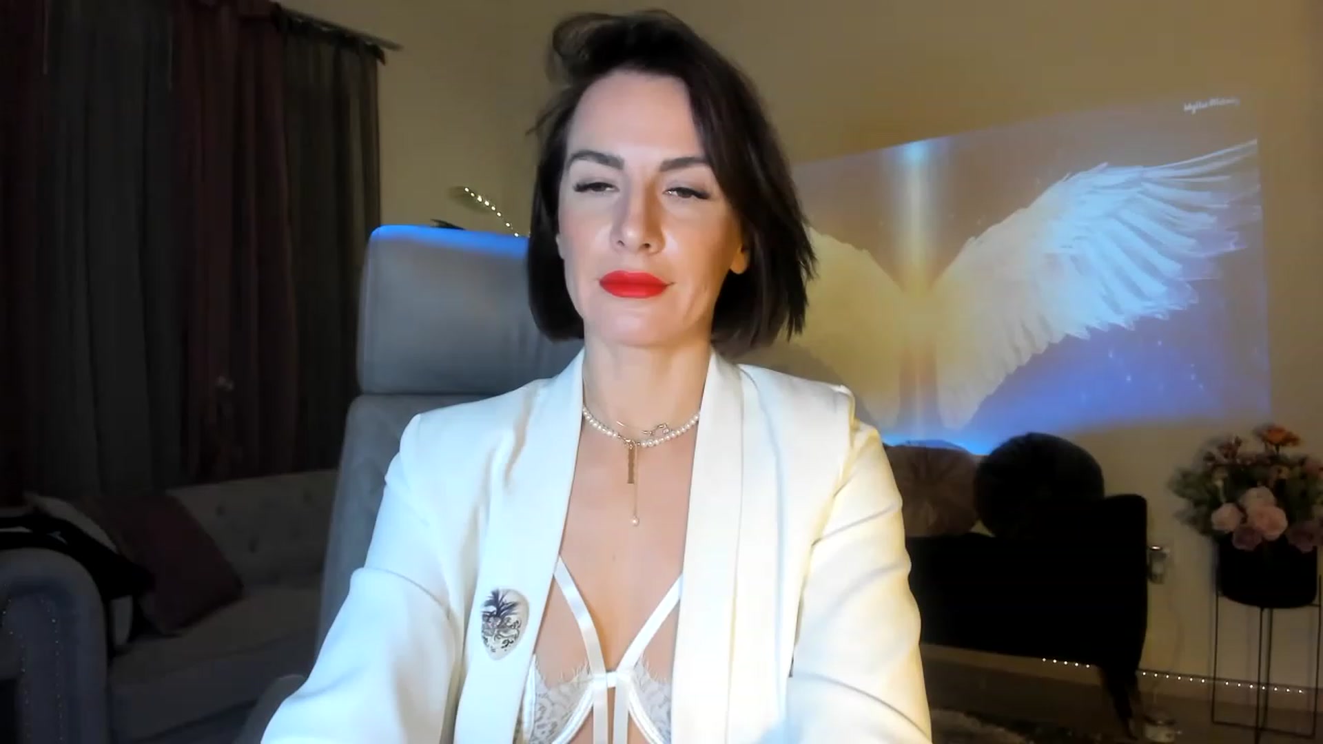Gallery image thumbnail from Aarte_miss's myfreecams stream on, 12/06/2022, 23:23 image 5 of 20