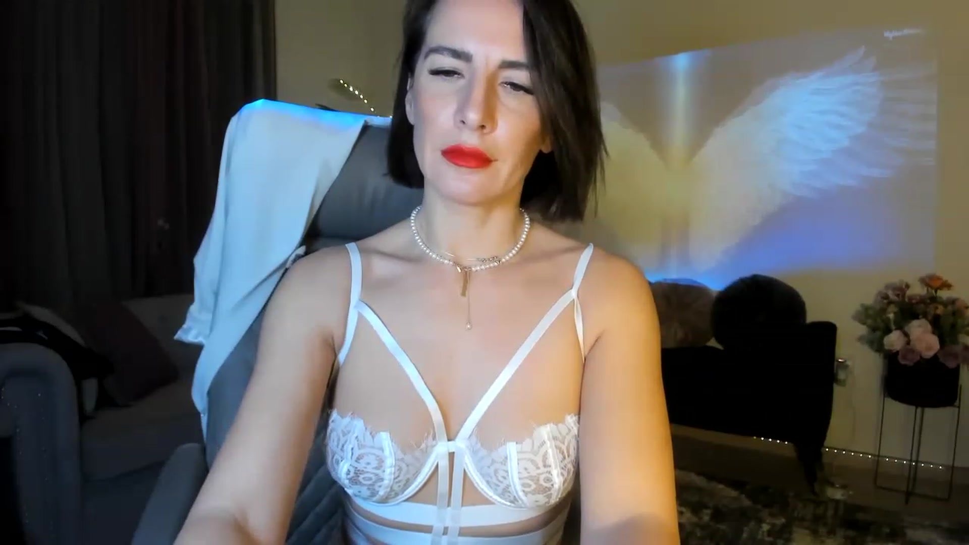 Gallery image thumbnail from Aarte_miss's myfreecams stream on, 12/06/2022, 23:23 image 16 of 20