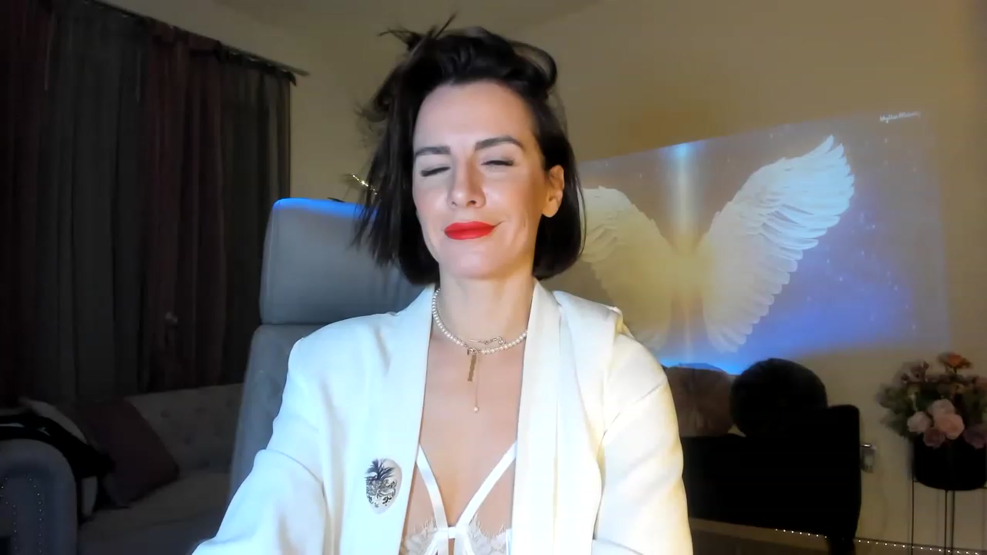 Gallery image thumbnail from Aarte_miss's myfreecams stream on, 12/06/2022, 23:23 image 4 of 20