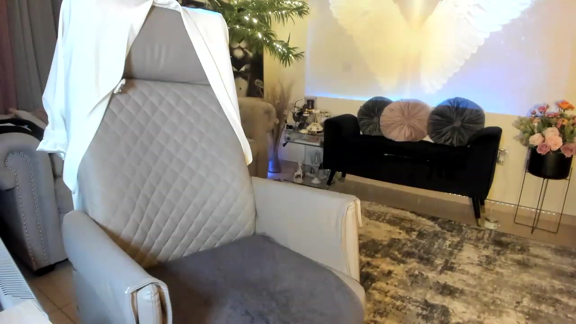 Gallery image thumbnail from Aarte_miss's myfreecams stream on, 12/07/2022, 24:11 image 15 of 20
