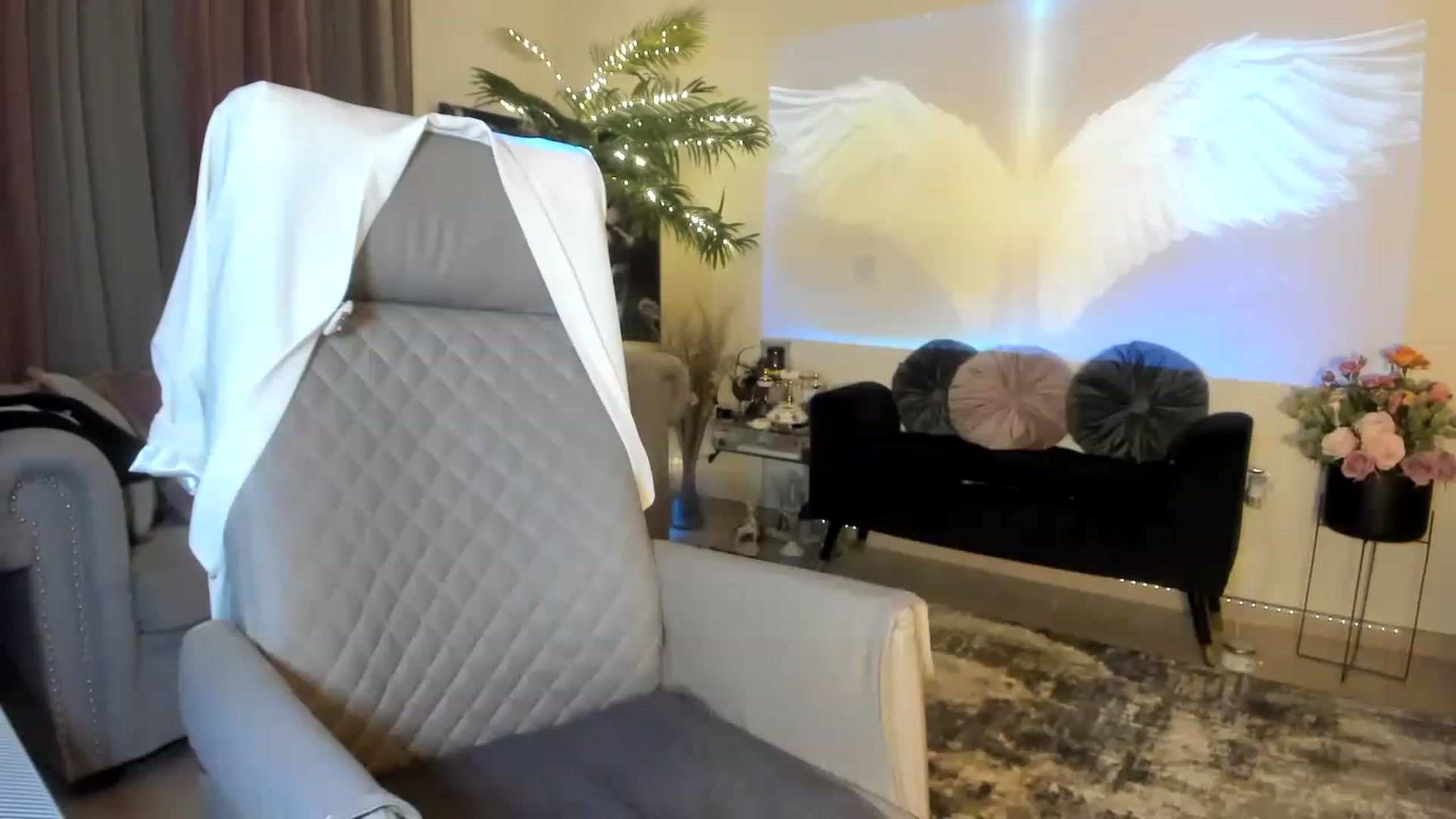 Gallery image thumbnail from Aarte_miss's myfreecams stream on, 12/07/2022, 24:11 image 7 of 20