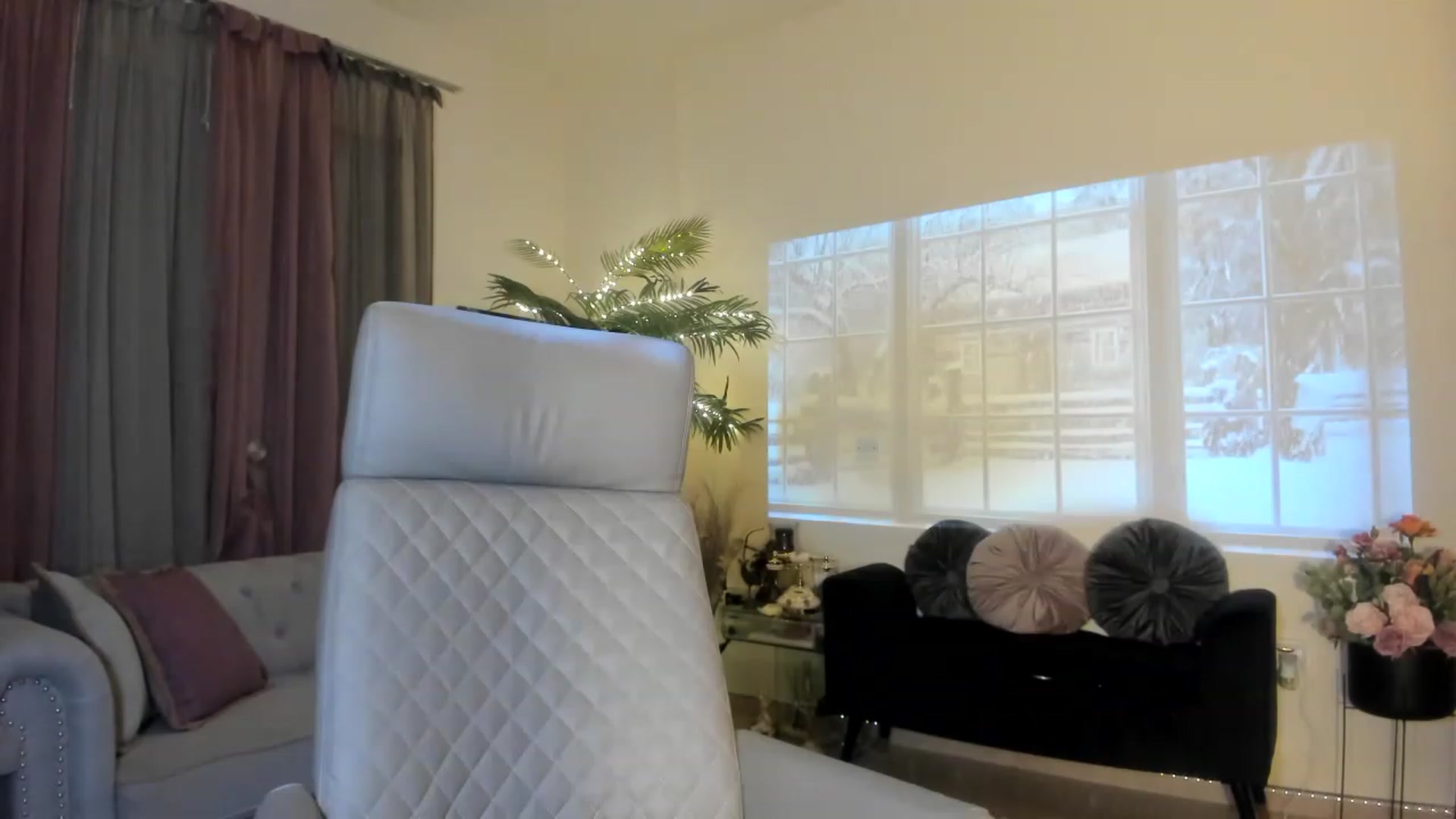 Gallery image thumbnail from Aarte_miss's myfreecams stream on, 12/08/2022, 24:00 image 4 of 20
