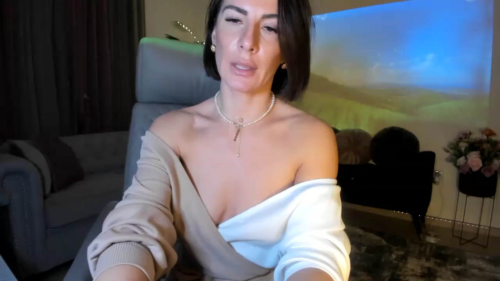 Gallery image thumbnail from Aarte_miss's myfreecams stream on, 12/09/2022, 02:05 image 18 of 20