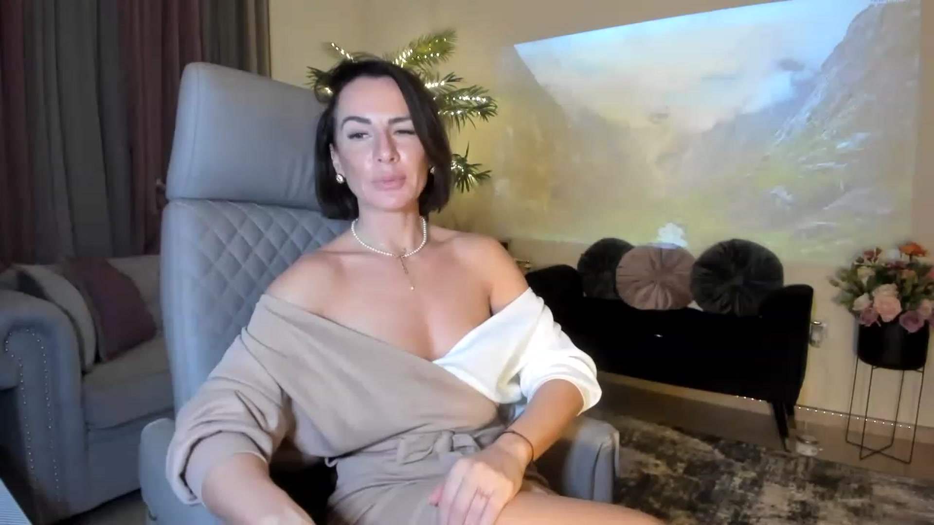 Gallery image thumbnail from Aarte_miss's myfreecams stream on, 12/09/2022, 02:05 image 20 of 20