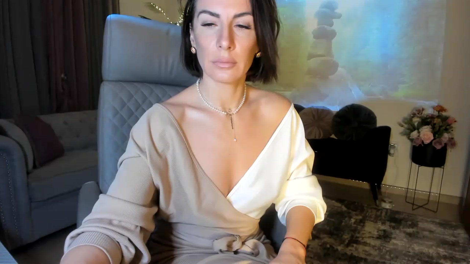 Gallery image thumbnail from Aarte_miss's myfreecams stream on, 12/09/2022, 02:05 image 2 of 20
