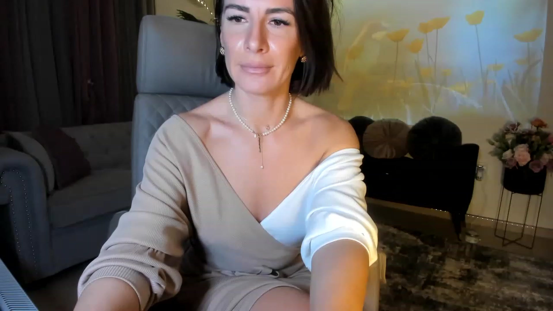Gallery image thumbnail from Aarte_miss's myfreecams stream on, 12/09/2022, 02:05 image 7 of 20
