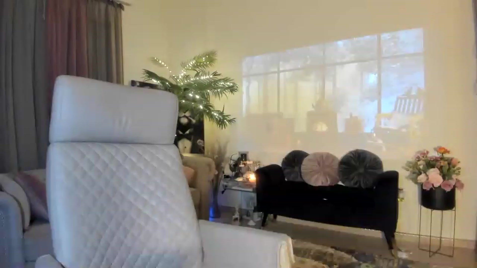 Gallery image thumbnail from Aarte_miss's myfreecams stream on, 12/09/2022, 22:57 image 13 of 20