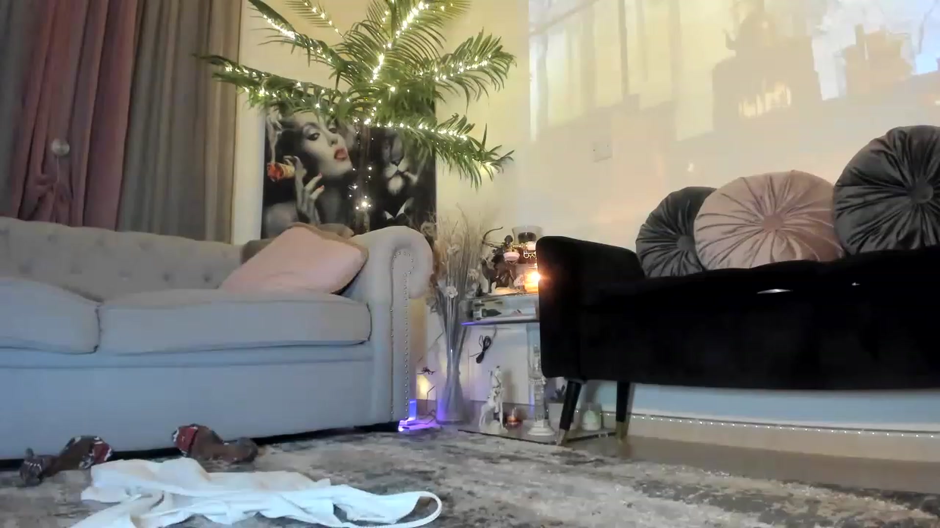 Gallery image thumbnail from Aarte_miss's myfreecams stream on, 12/10/2022, 01:22 image 6 of 20