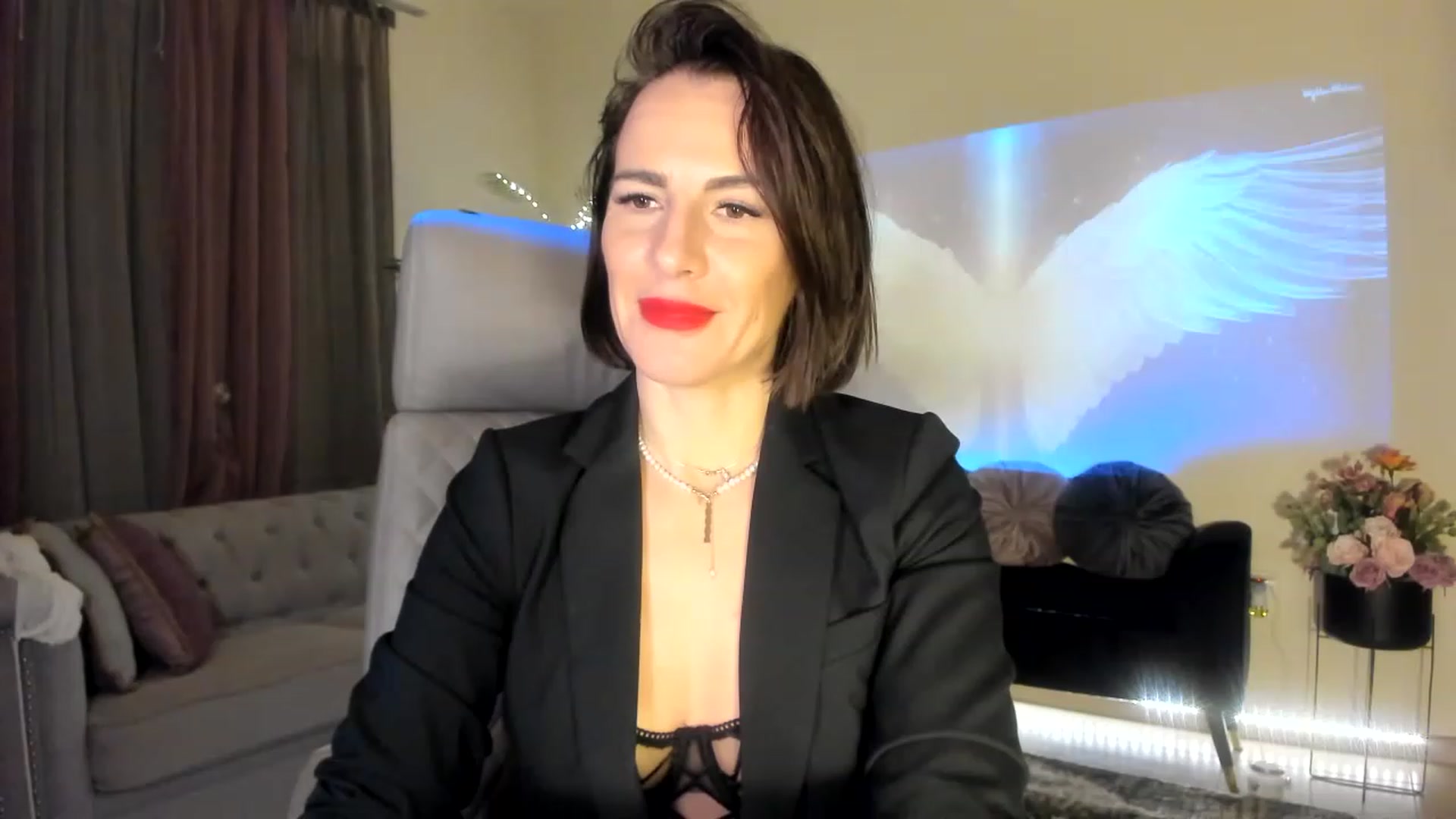 Gallery image thumbnail from Aarte_miss's myfreecams stream on, 12/11/2022, 22:25 image 2 of 20