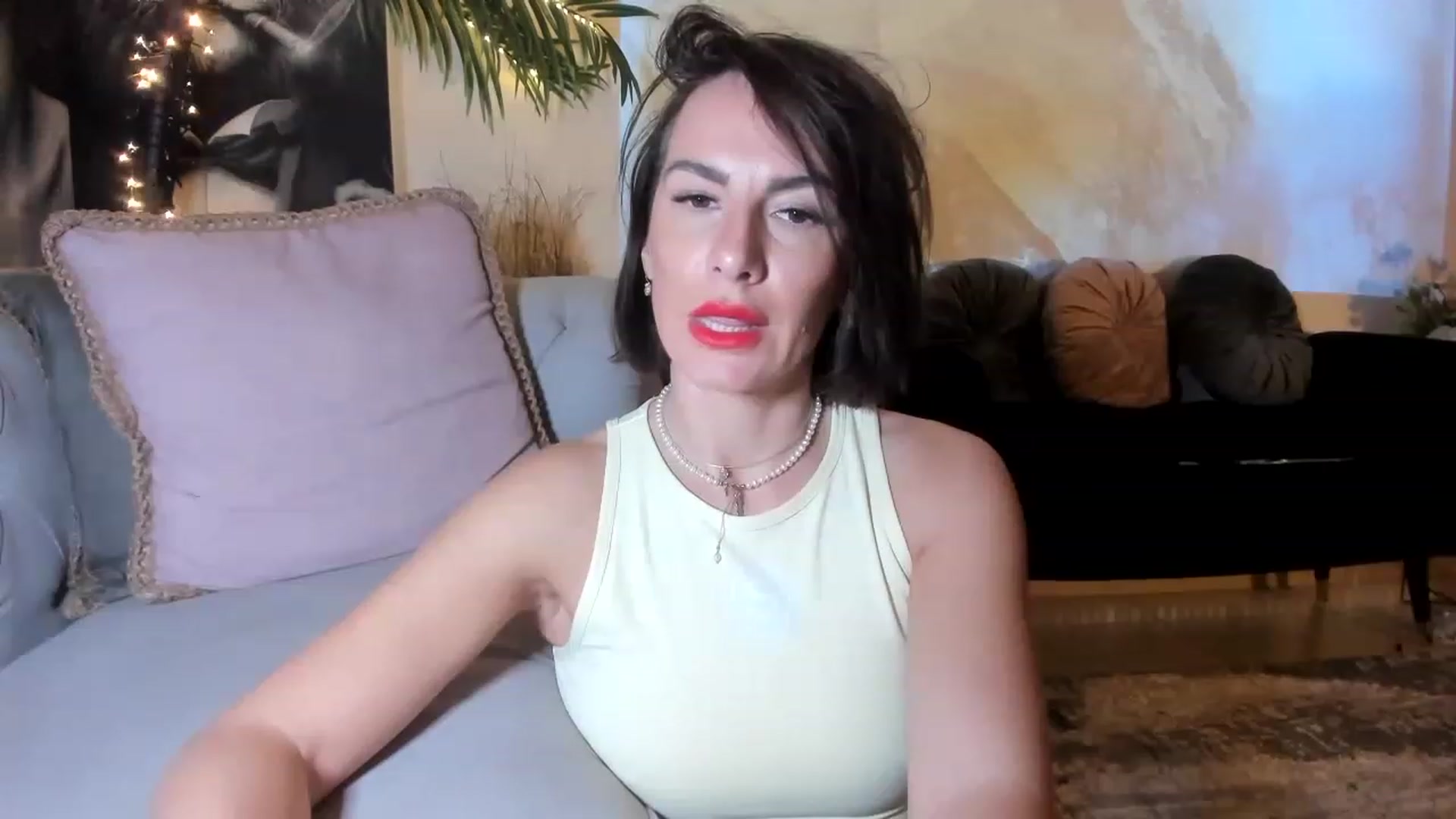 Gallery image thumbnail from Aarte_miss's myfreecams stream on, 12/15/2022, 04:26 image 7 of 20