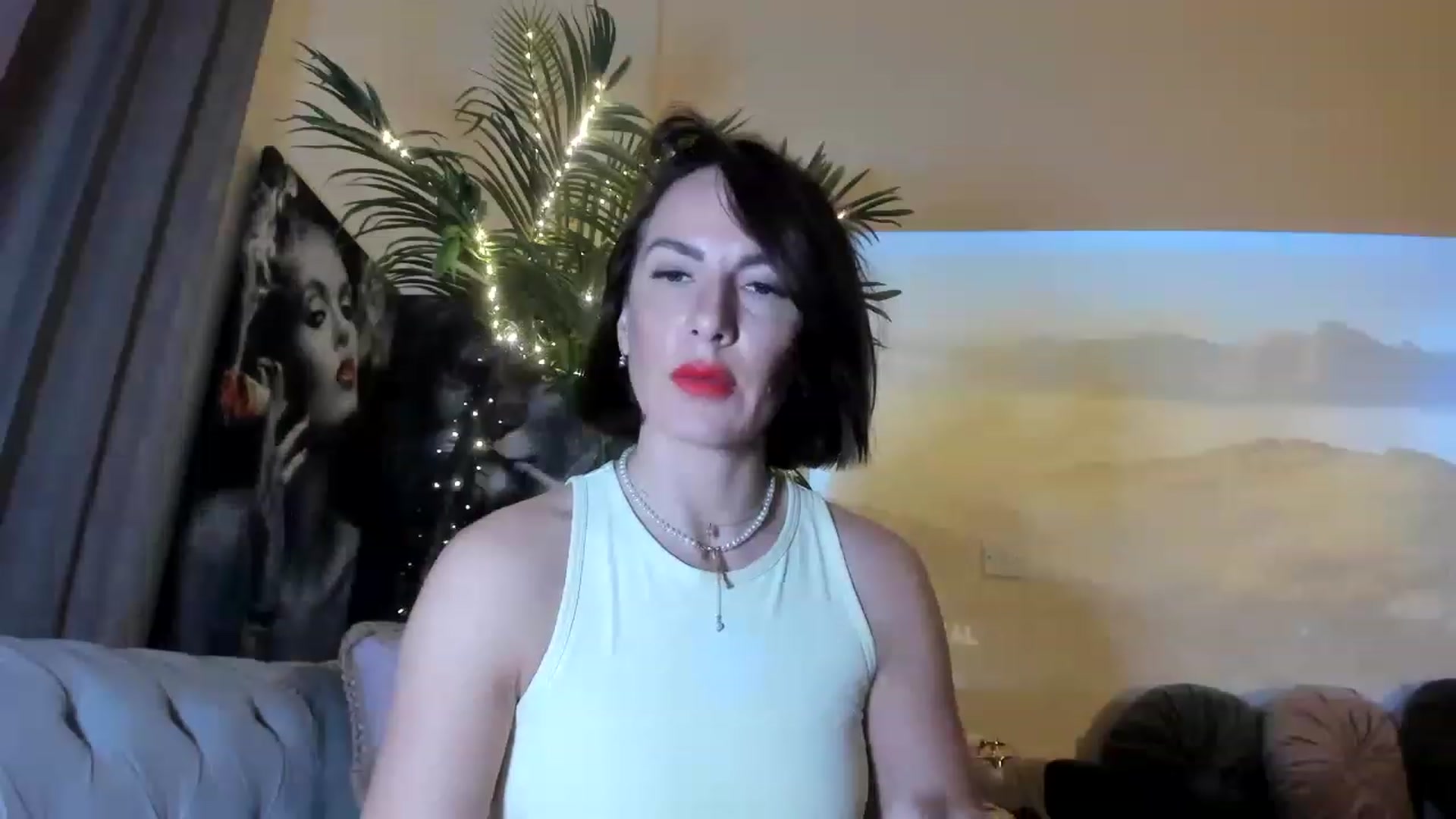 Gallery image thumbnail from Aarte_miss's myfreecams stream on, 12/15/2022, 04:26 image 12 of 20