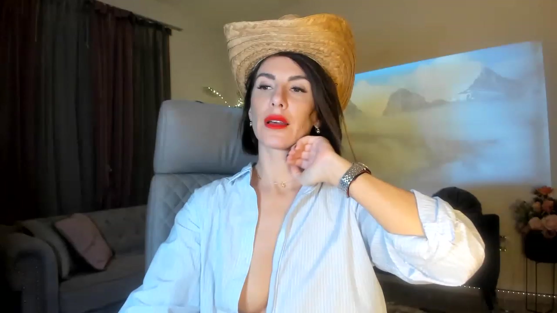 Gallery image thumbnail from Aarte_miss's myfreecams stream on, 12/17/2022, 01:54 image 9 of 20