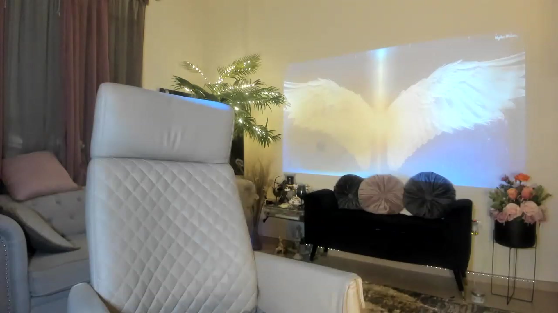 Gallery image thumbnail from Aarte_miss's myfreecams stream on, 12/18/2022, 02:59 image 7 of 20