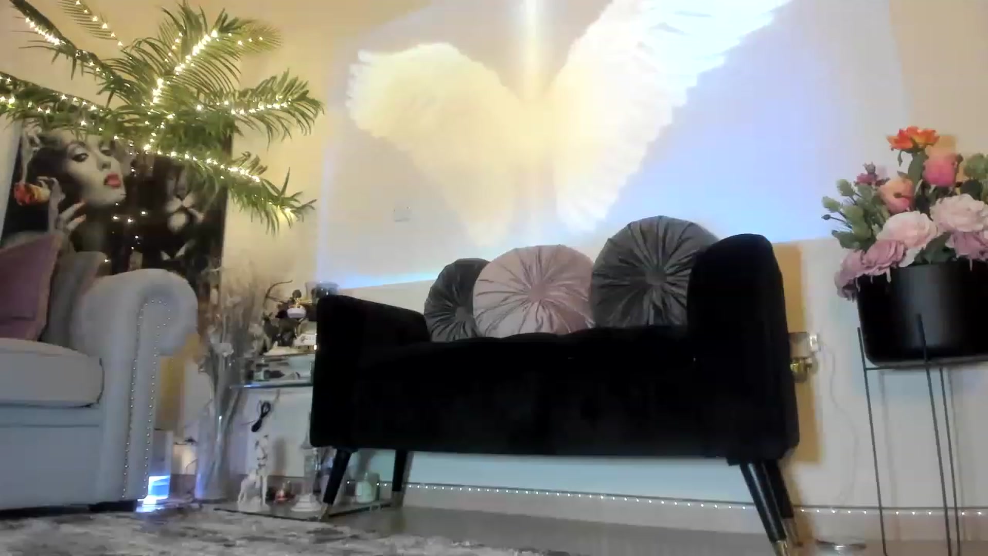 Gallery image thumbnail from Aarte_miss's myfreecams stream on, 12/18/2022, 05:06 image 18 of 20