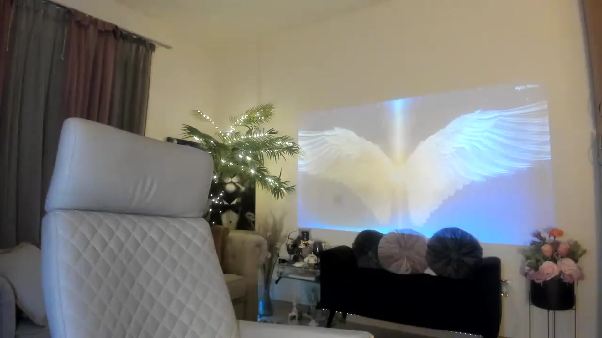 Gallery image thumbnail from Aarte_miss's myfreecams stream on, 12/18/2022, 23:20 image 6 of 20