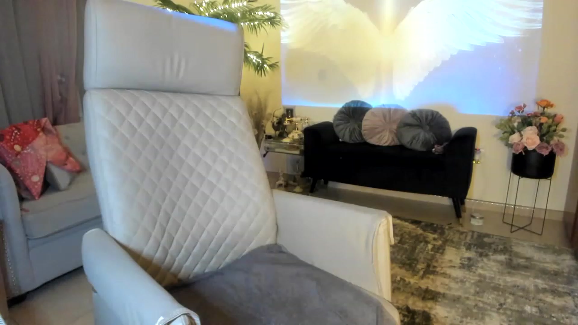 Gallery image thumbnail from Aarte_miss's myfreecams stream on, 12/24/2022, 01:00 image 3 of 20