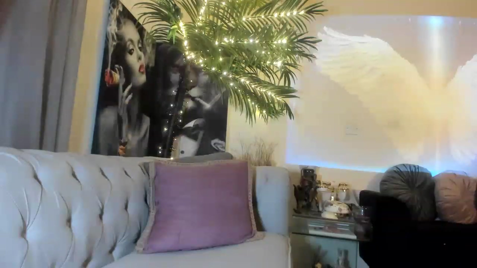 Gallery image thumbnail from Aarte_miss's myfreecams stream on, 12/24/2022, 01:00 image 20 of 20