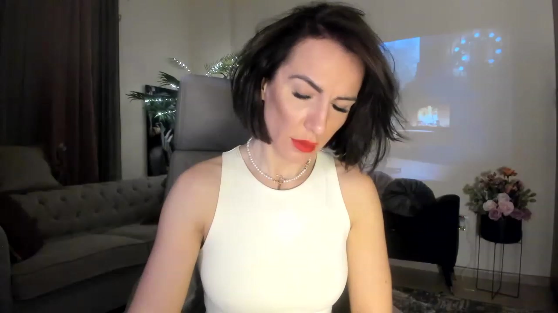 Gallery image thumbnail from Aarte_miss's myfreecams stream on, 12/29/2022, 02:33 image 12 of 20