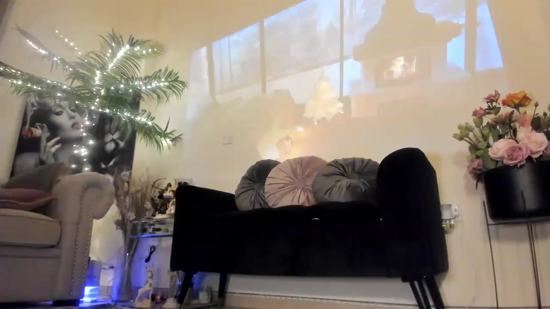 Gallery image thumbnail from Aarte_miss's myfreecams stream on, 12/29/2022, 15:32 image 16 of 20