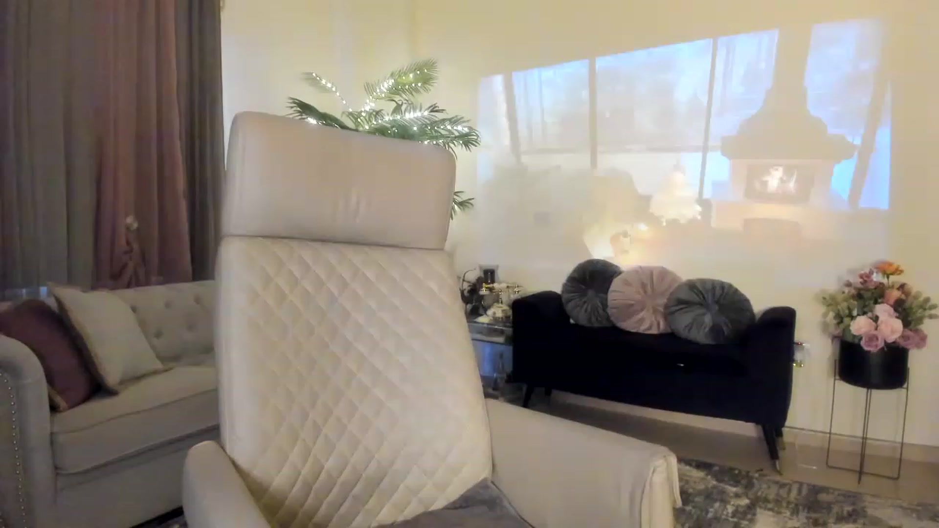 Gallery image thumbnail from Aarte_miss's myfreecams stream on, 12/29/2022, 15:32 image 4 of 20