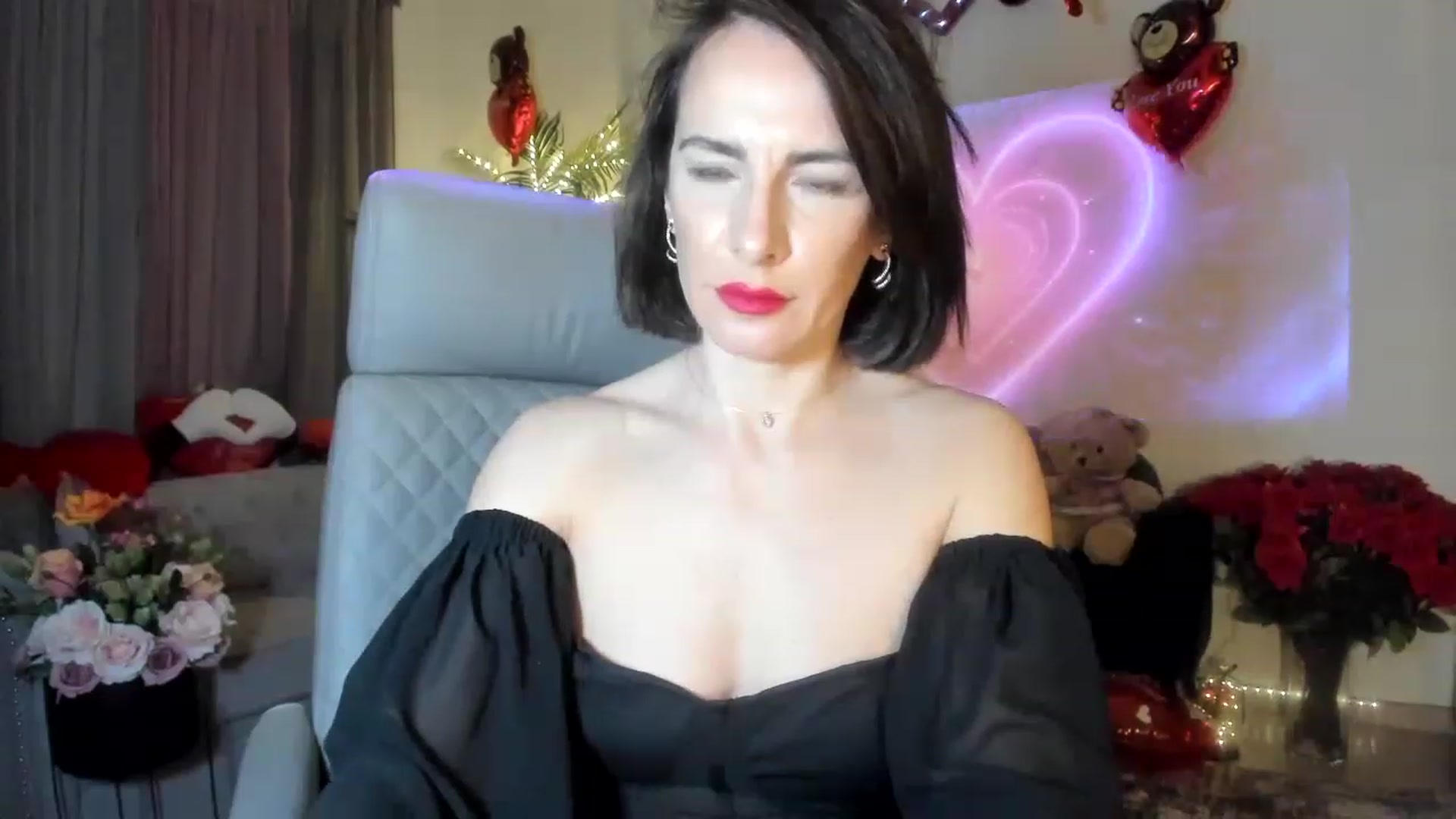 Gallery image thumbnail from Aarte_miss's myfreecams stream on, 02/03/2023, 23:17 image 12 of 20