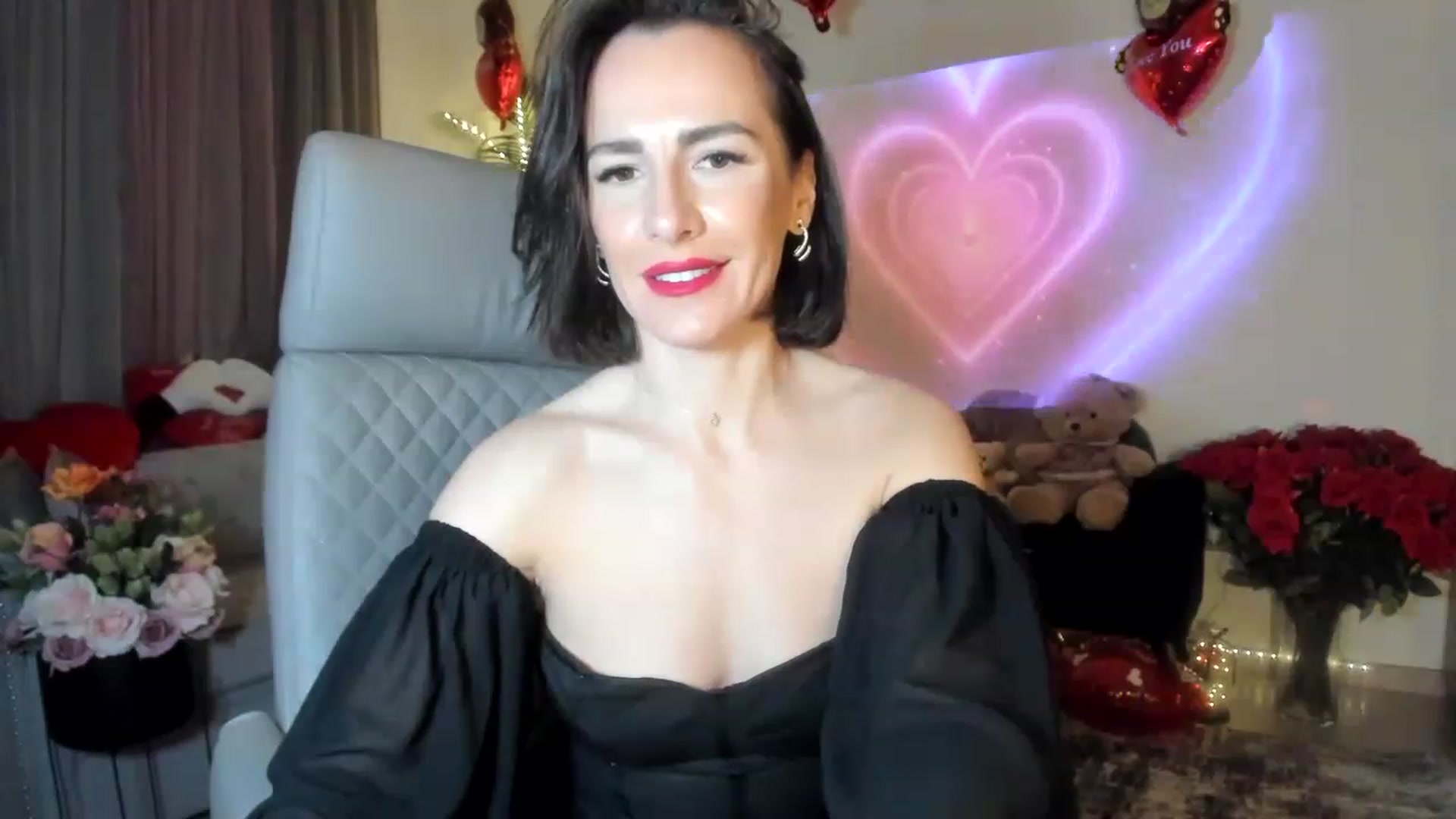 Gallery image thumbnail from Aarte_miss's myfreecams stream on, 02/03/2023, 23:17 image 16 of 20