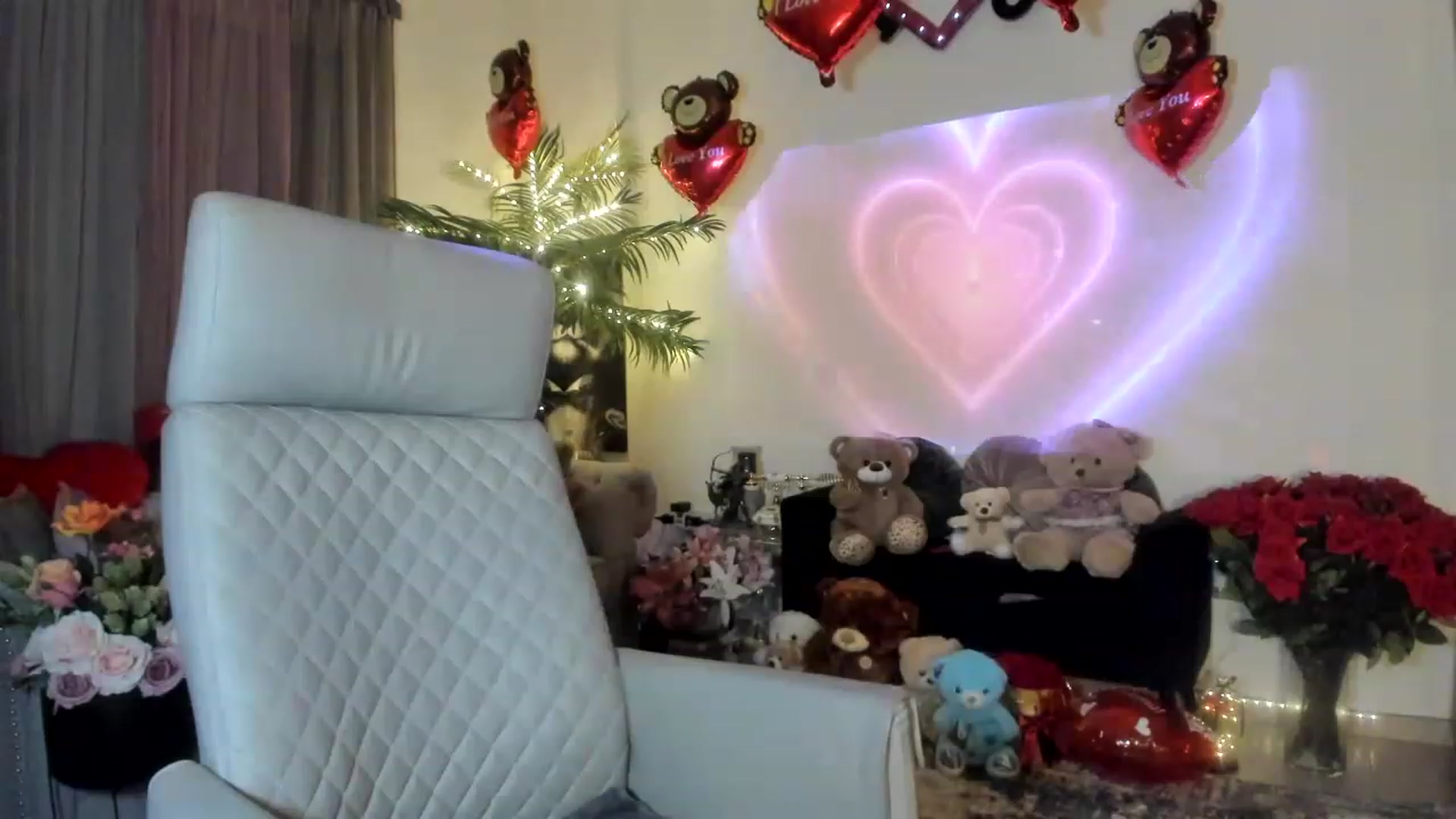 Gallery image thumbnail from Aarte_miss's myfreecams stream on, 02/03/2023, 23:17 image 13 of 20