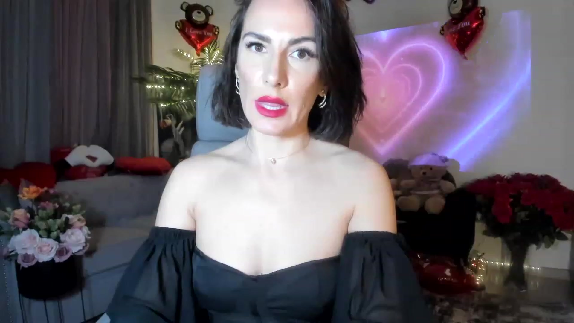 Gallery image thumbnail from Aarte_miss's myfreecams stream on, 02/03/2023, 23:17 image 7 of 20