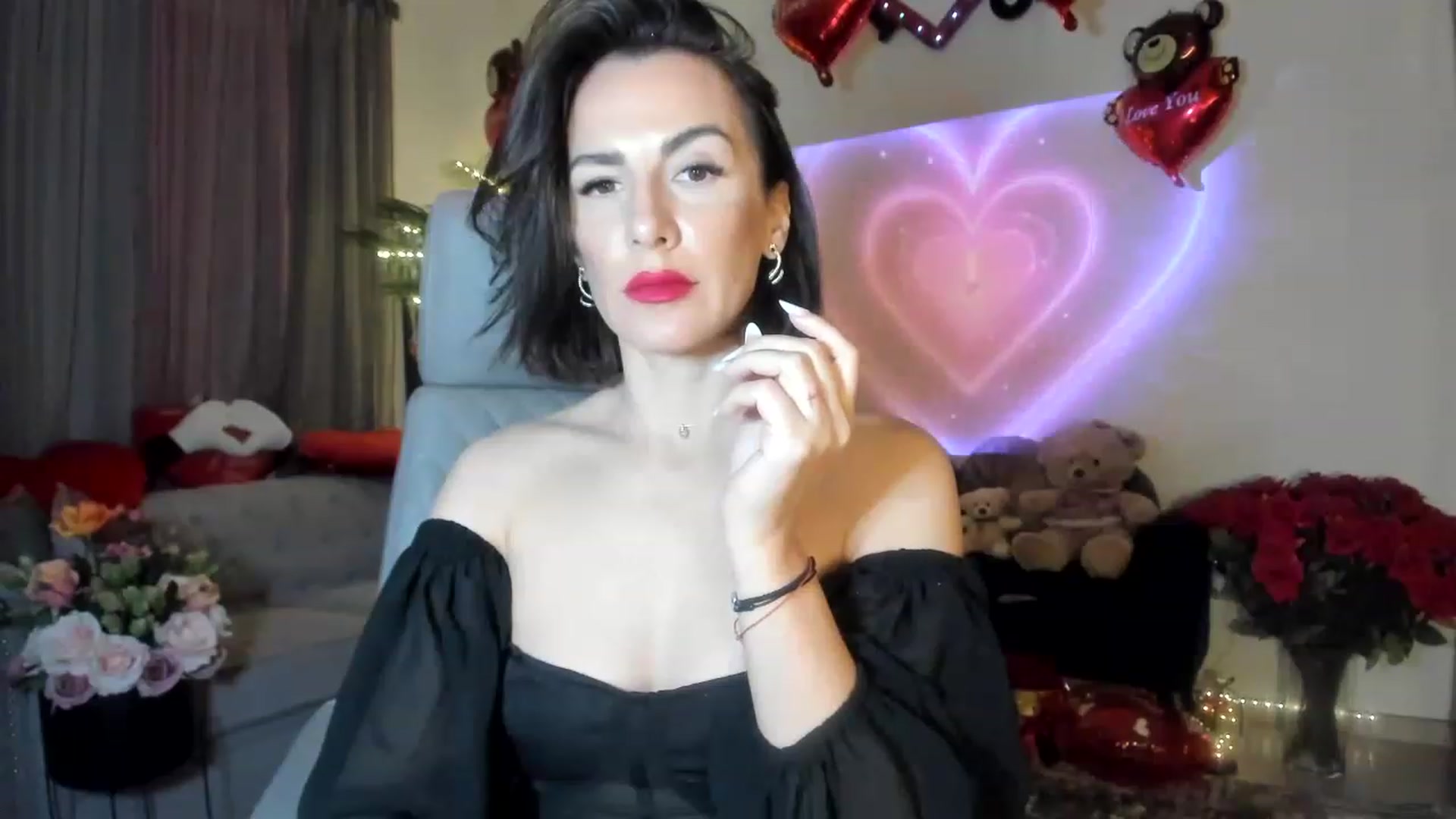 Gallery image thumbnail from Aarte_miss's myfreecams stream on, 02/03/2023, 23:17 image 14 of 20