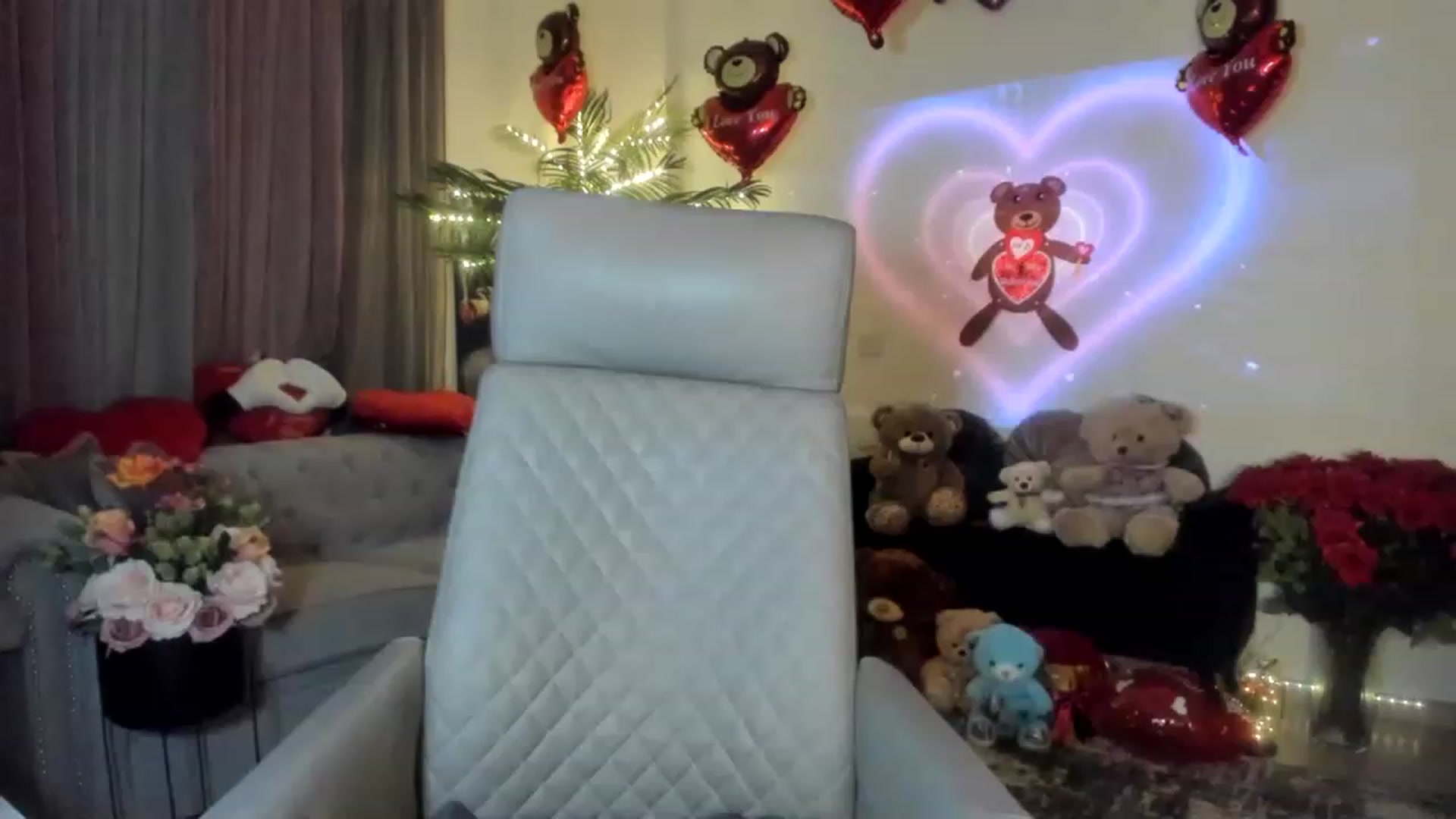 Gallery image thumbnail from Aarte_miss's myfreecams stream on, 02/04/2023, 23:08 image 19 of 20