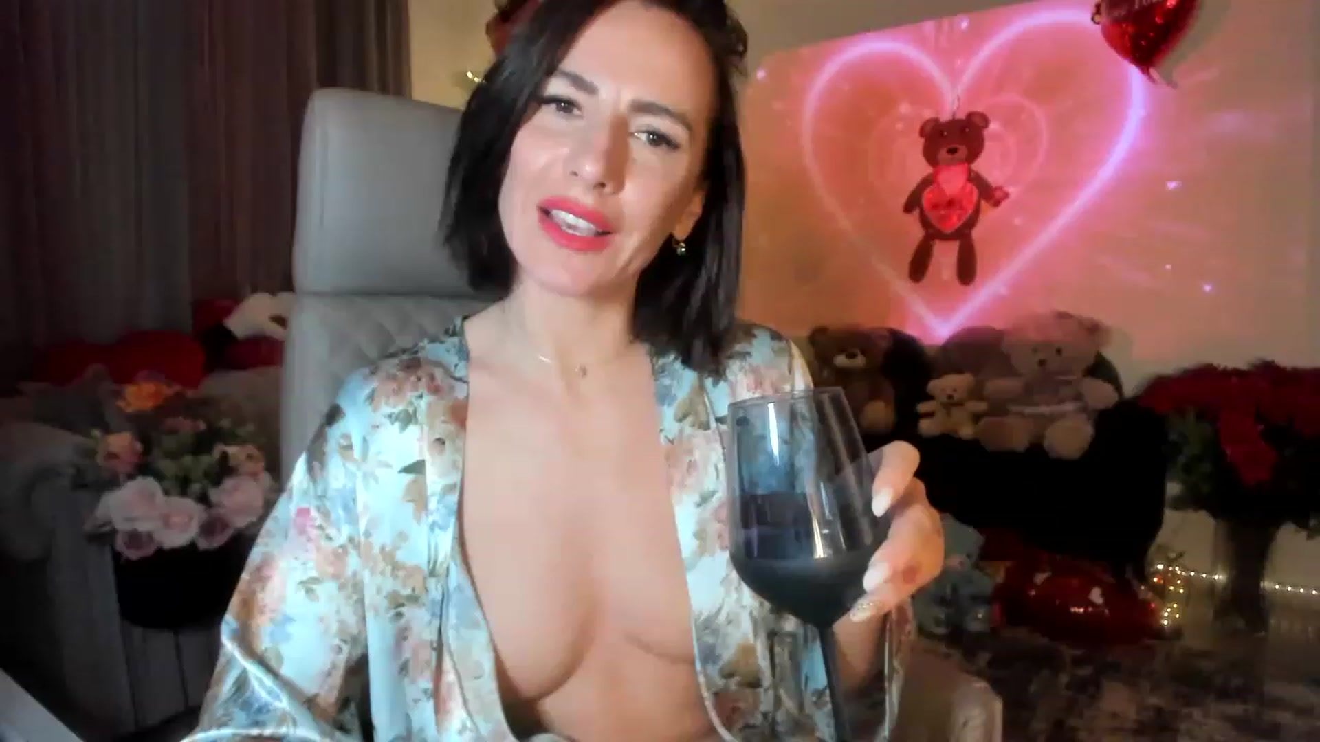 Gallery image thumbnail from Aarte_miss's myfreecams stream on, 02/05/2023, 03:39 image 13 of 20