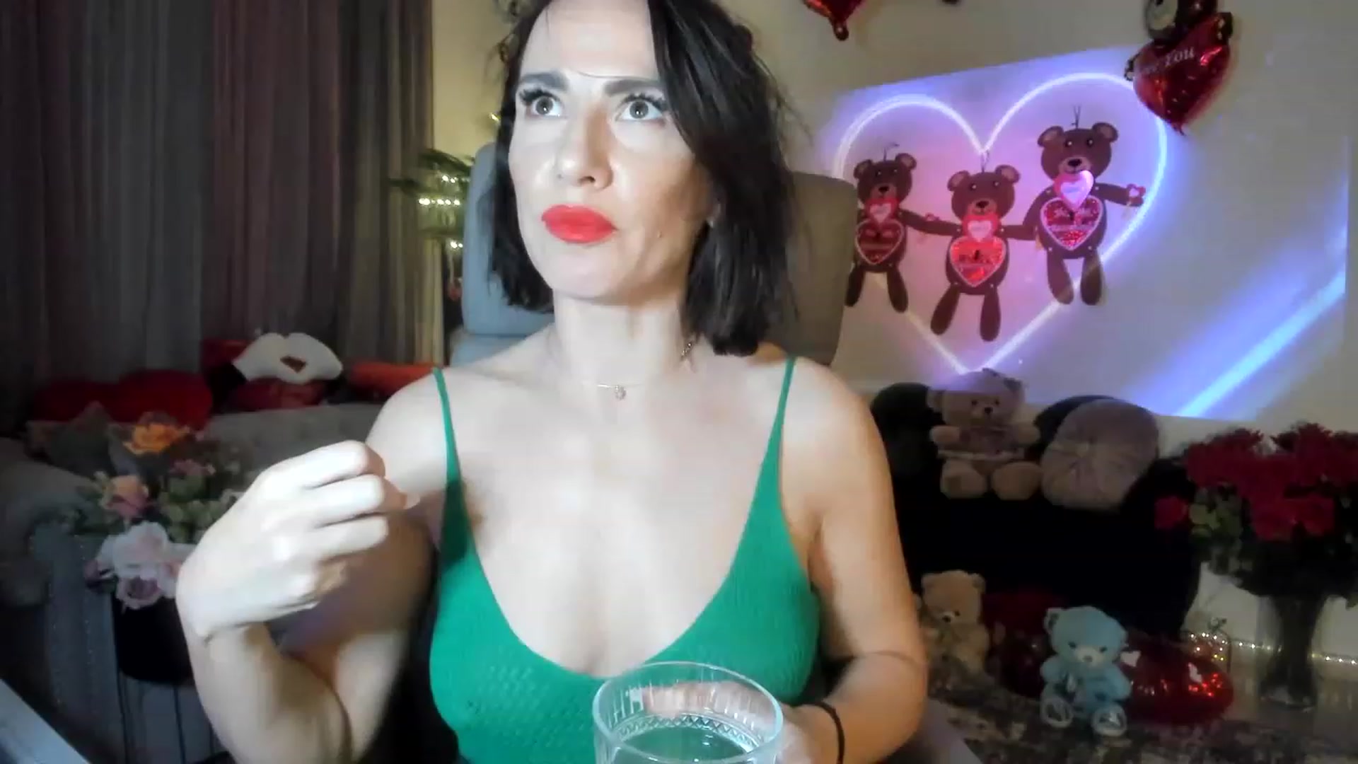 Gallery image thumbnail from Aarte_miss's myfreecams stream on, 02/06/2023, 02:37 image 1 of 20
