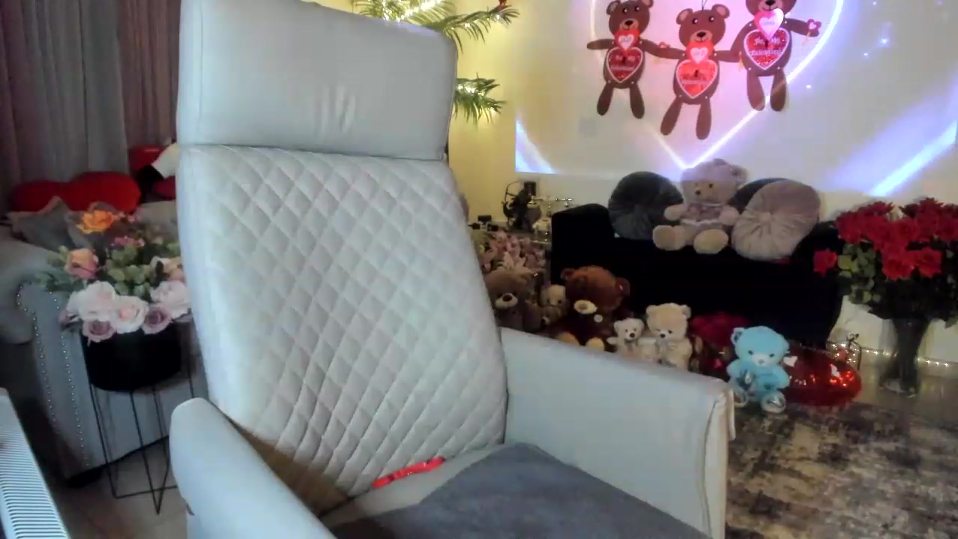 Gallery image thumbnail from Aarte_miss's myfreecams stream on, 02/06/2023, 02:37 image 9 of 20