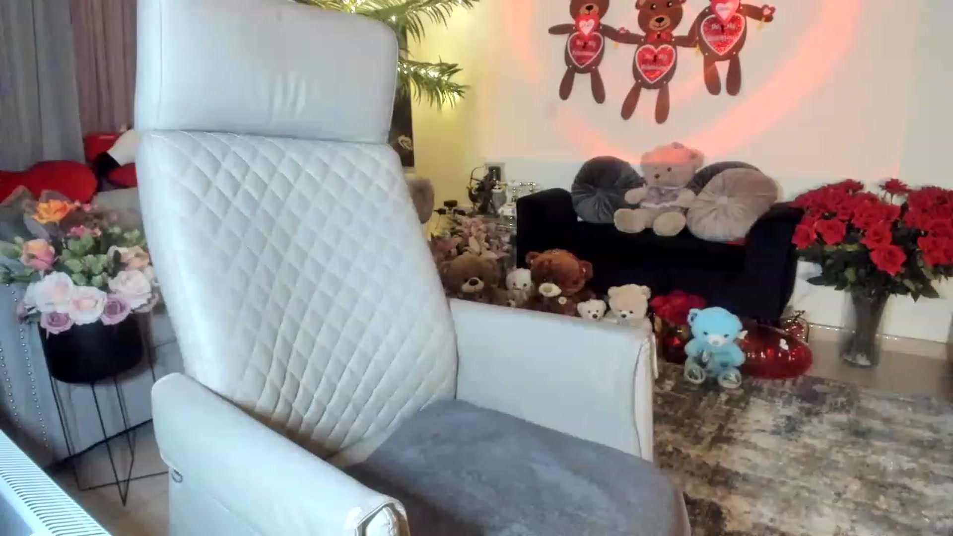 Gallery image thumbnail from Aarte_miss's myfreecams stream on, 02/08/2023, 01:05 image 4 of 20