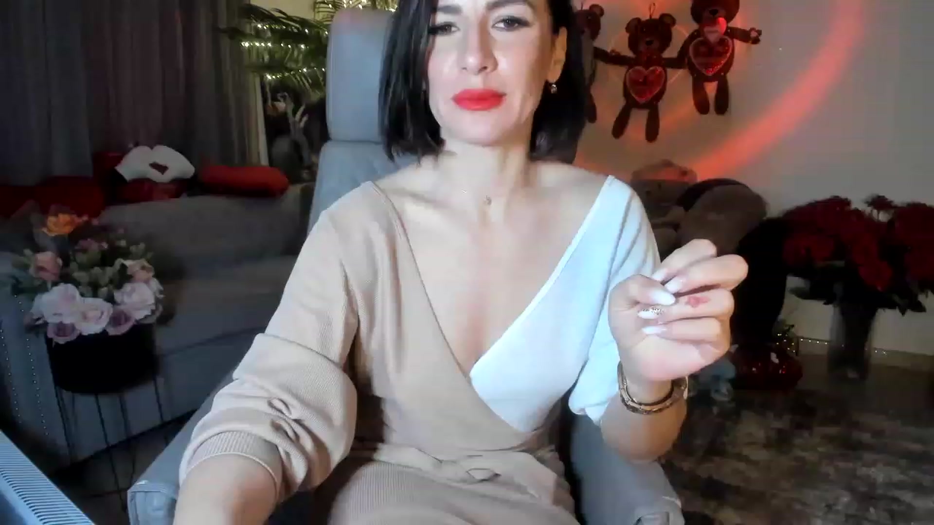 Gallery image thumbnail from Aarte_miss's myfreecams stream on, 02/08/2023, 01:05 image 20 of 20